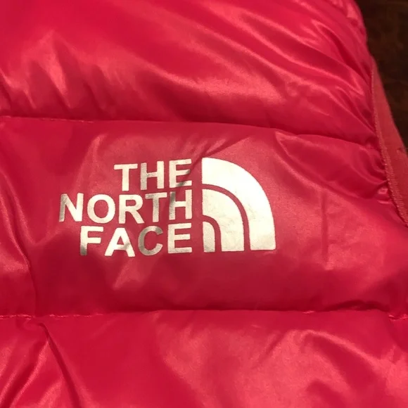 NWOT girls The North Face puffy vest summit series - Picture 3 of 13